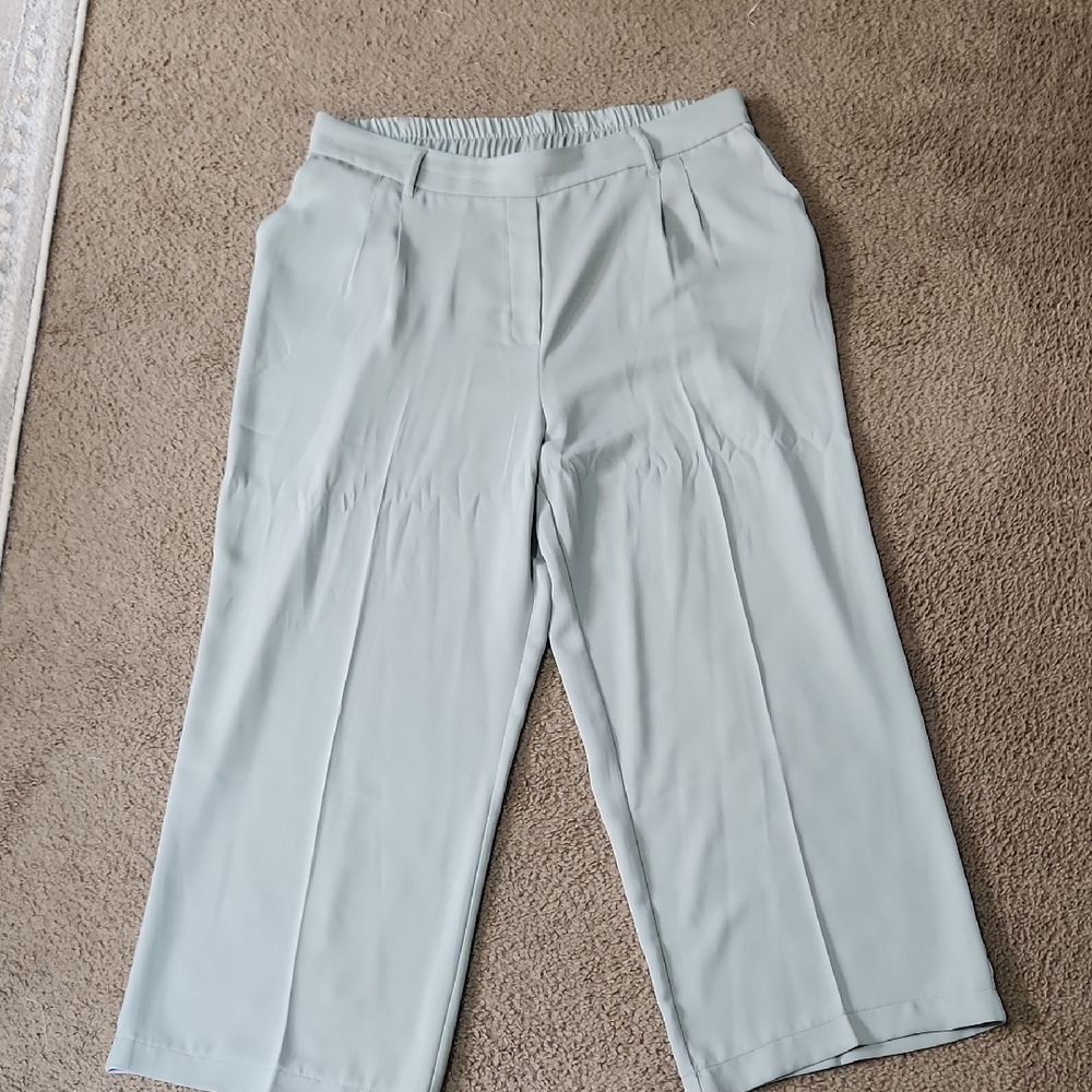Elegant Women's Green Pants